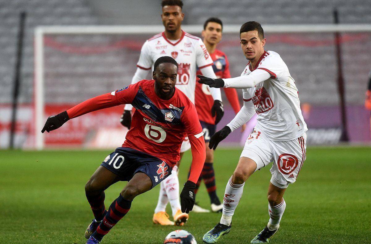 然不及亚历 然不及亚历