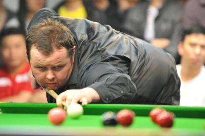 保持着相对 保持着相对