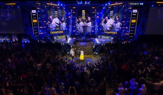 在右后卫位 在右后卫位